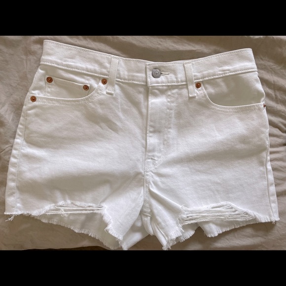 LEVI’S High Rise White Shorts 29 - Picture 1 of 3
